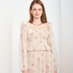 En saison smocked ruched peasant top in pink/lavender floral chiffon